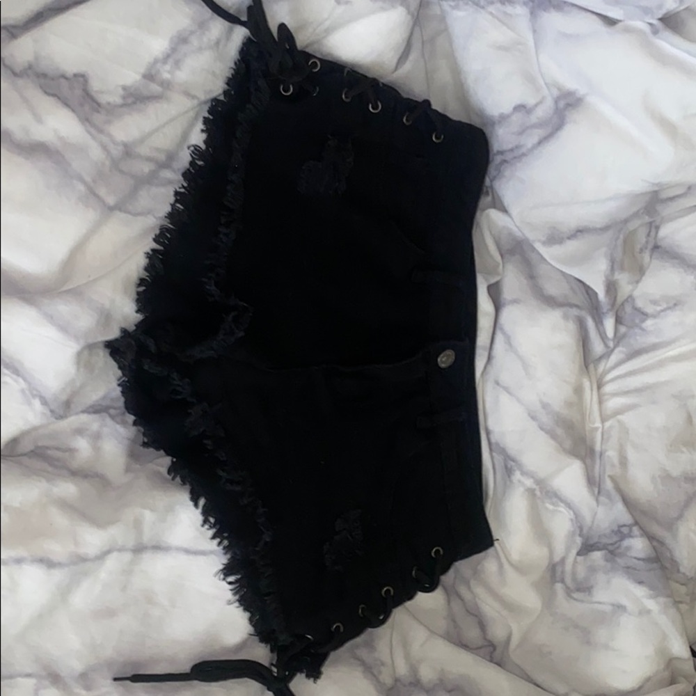 Size 2 shorts !! Very cute. Tie on sides